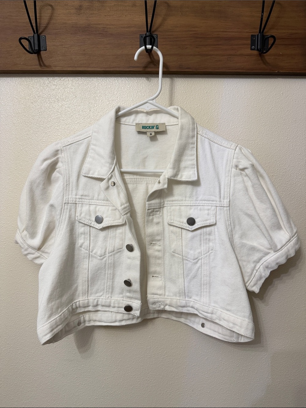 Rockin C Cavendar’s White Cropped Puff-Sleeve Denim Jacket